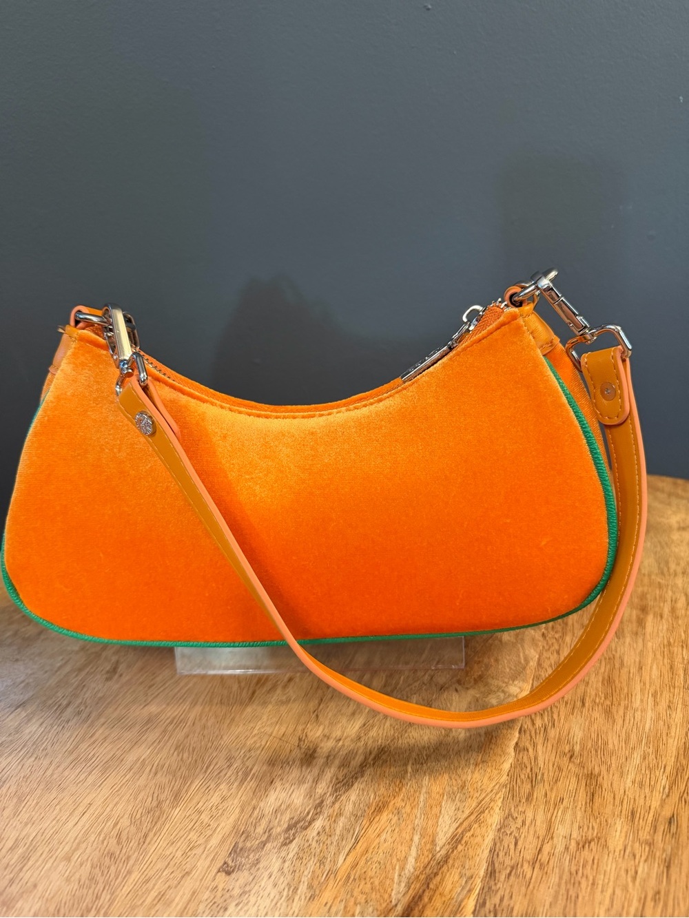 Von Dutch Orange Shoulder Bag with Green Trim and Embellishments - Picture 4 of 9